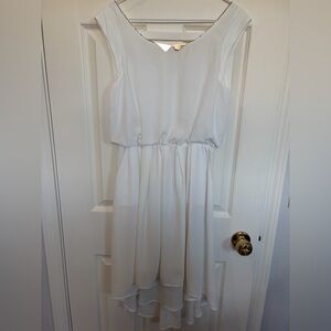 Elegant White Sleeveless Dress